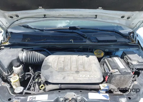 2016 Chrysler Town & Country Touring из США, поврежденный, VIN 2C4RC1BG4GR164818